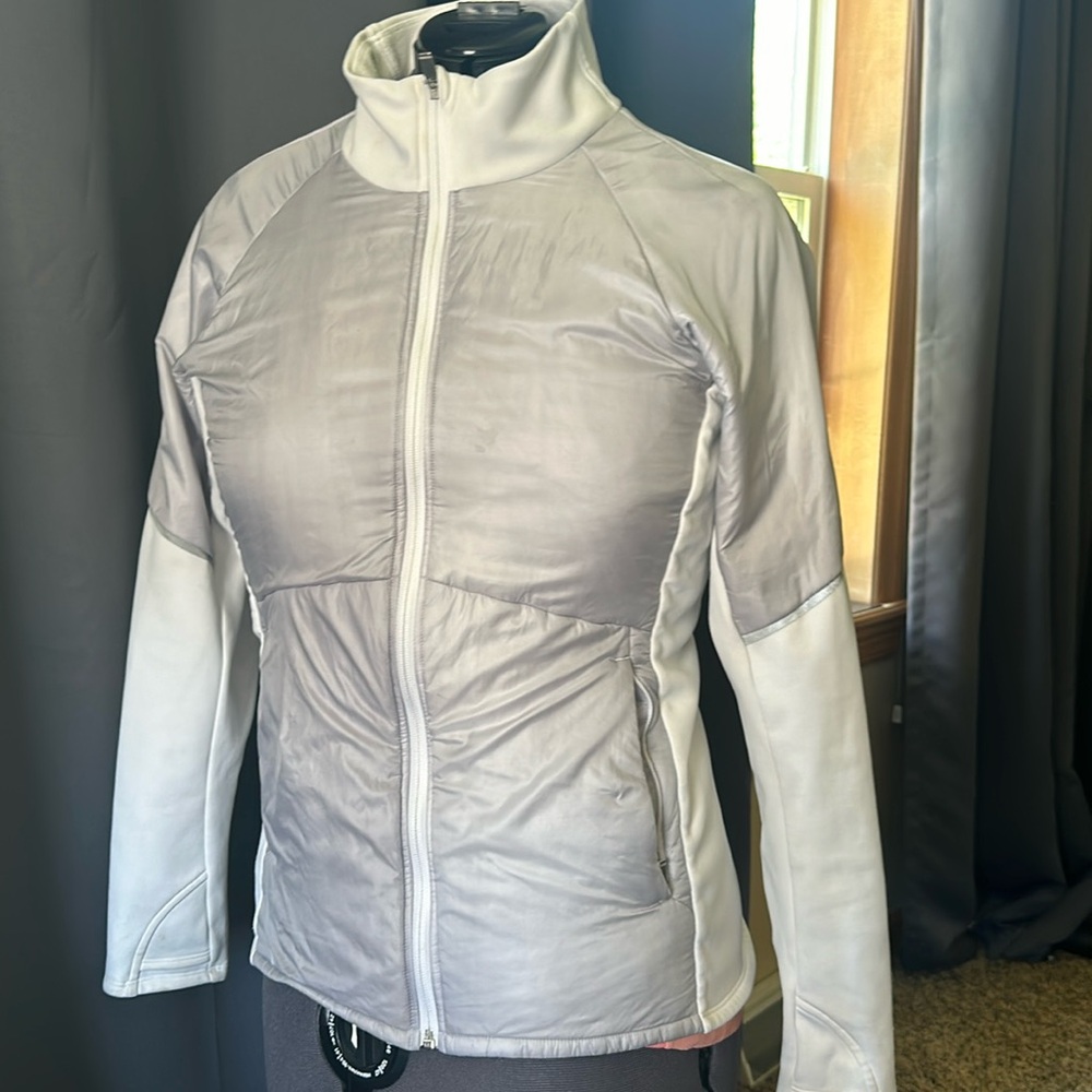 Athleta sz latge grey/ off white jacket 3 zipped pockets and thumb holes.